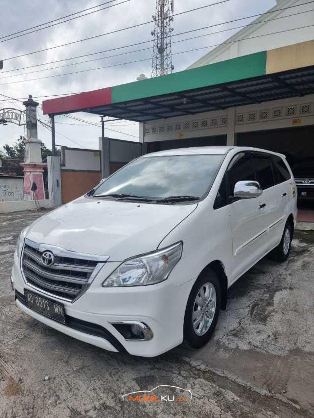 Mobil Toyota Kijang Innova 2014