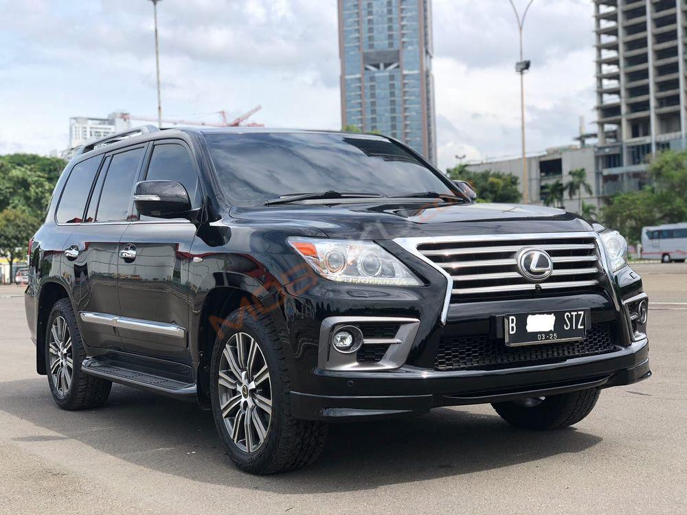 Mobil Lexus LX 2010
