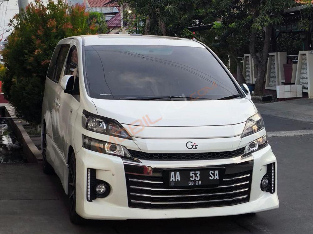 Mobil Toyota Vellfire 2013