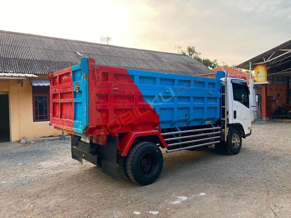 Mobil Isuzu Elf 2017