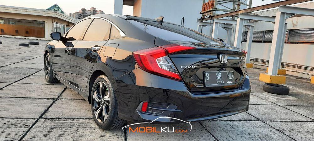 Mobil Honda Civic Sedan 2016