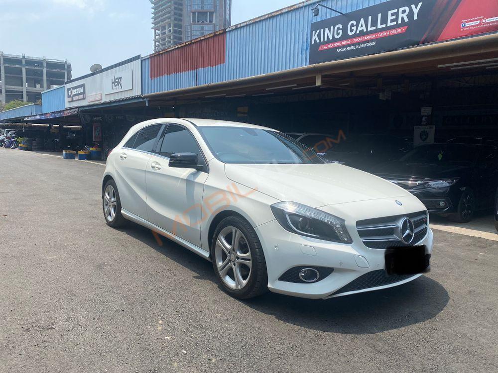 Mobil Mercedes-Benz A-Class 2013
