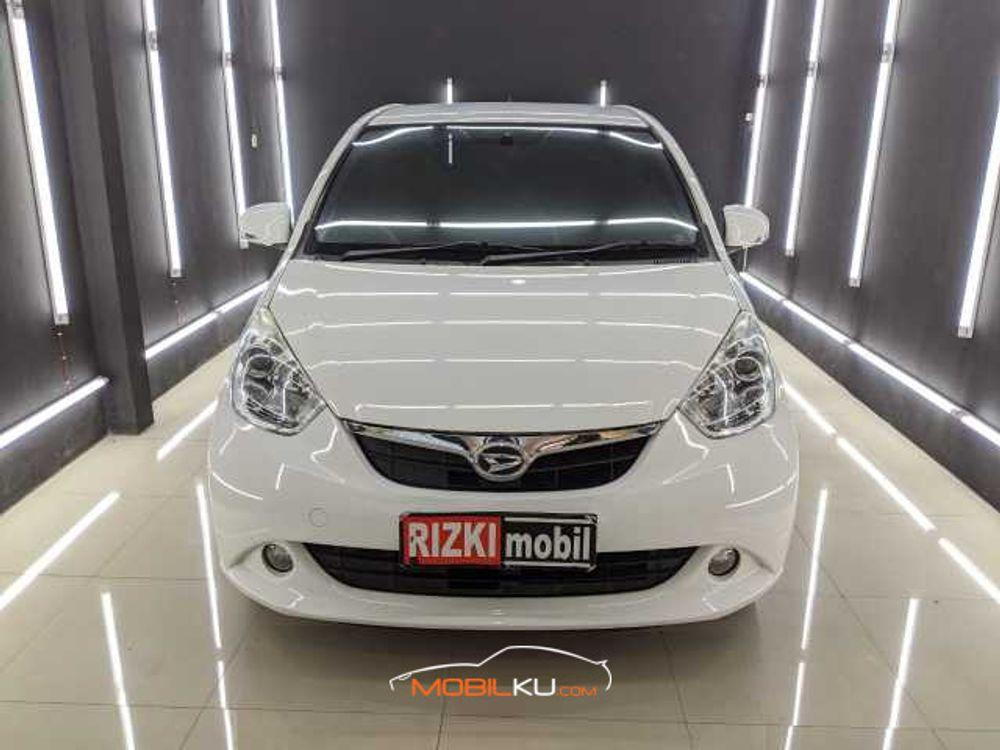 Mobil Daihatsu Sirion 2013