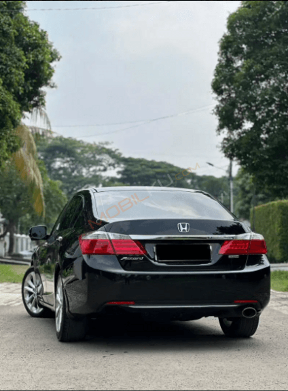 Mobil Honda Accord 2013