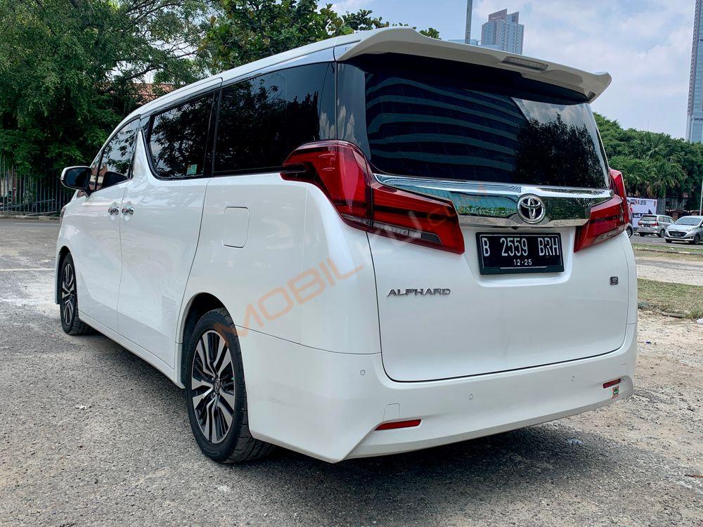 Mobil Toyota Alphard 2020