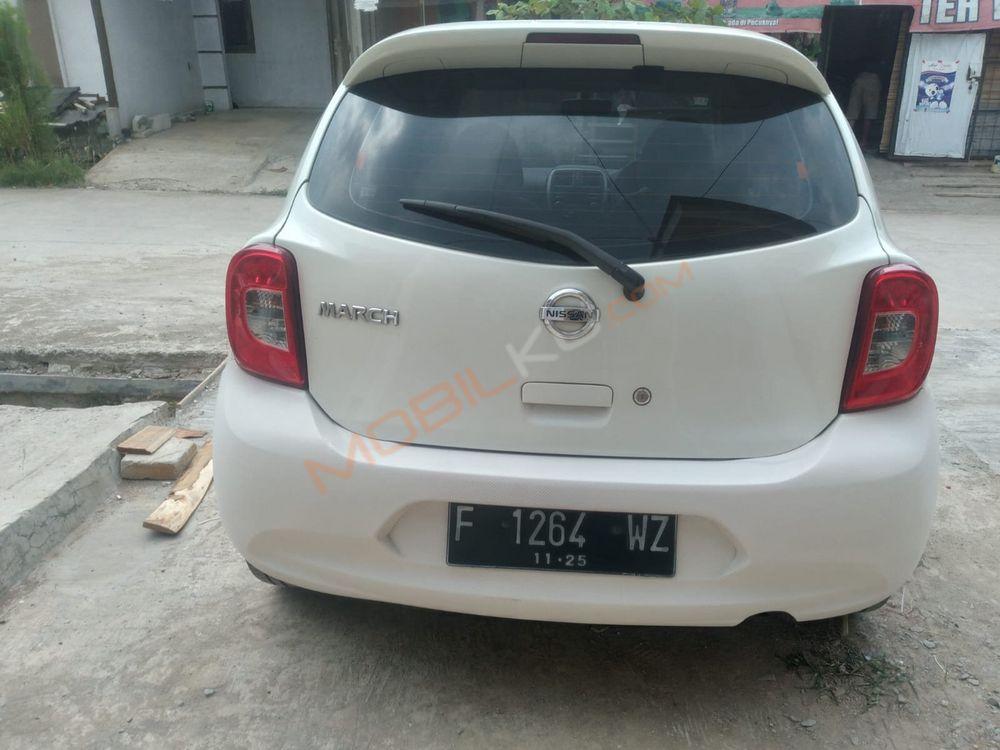 Mobil Nissan March 2015