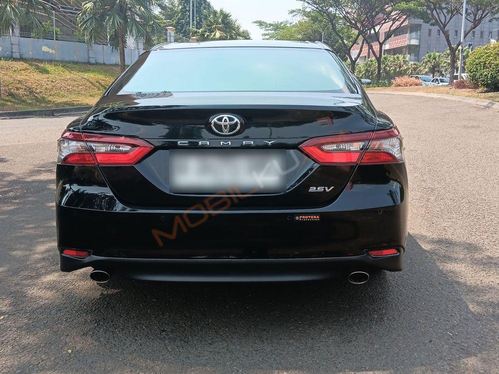 Mobil Toyota Camry 2022