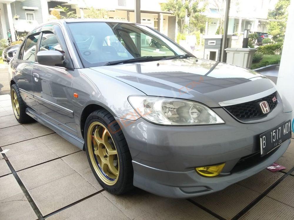 Mobil Honda Civic Sedan 2004