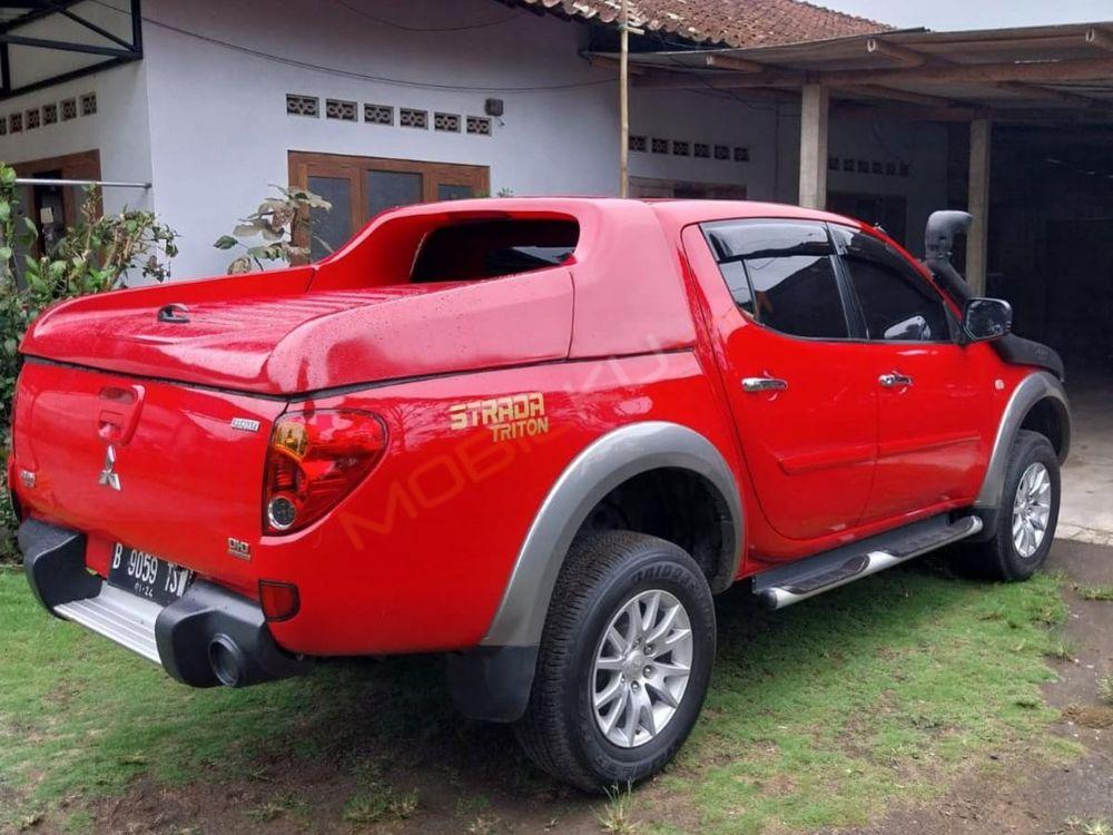 Mobil Mitsubishi Triton 2013