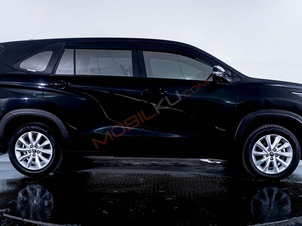 Mobil Toyota Kijang Innova 2023