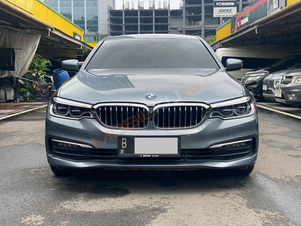 Mobil BMW 5 Series 2020