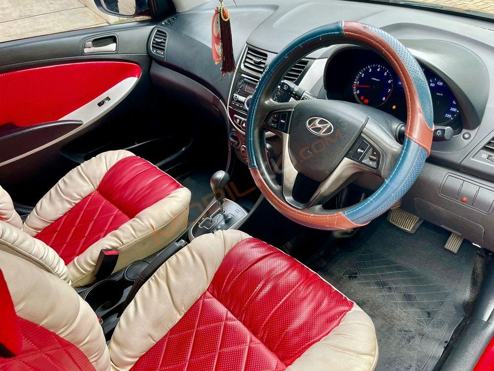 Mobil Hyundai Avega 2012