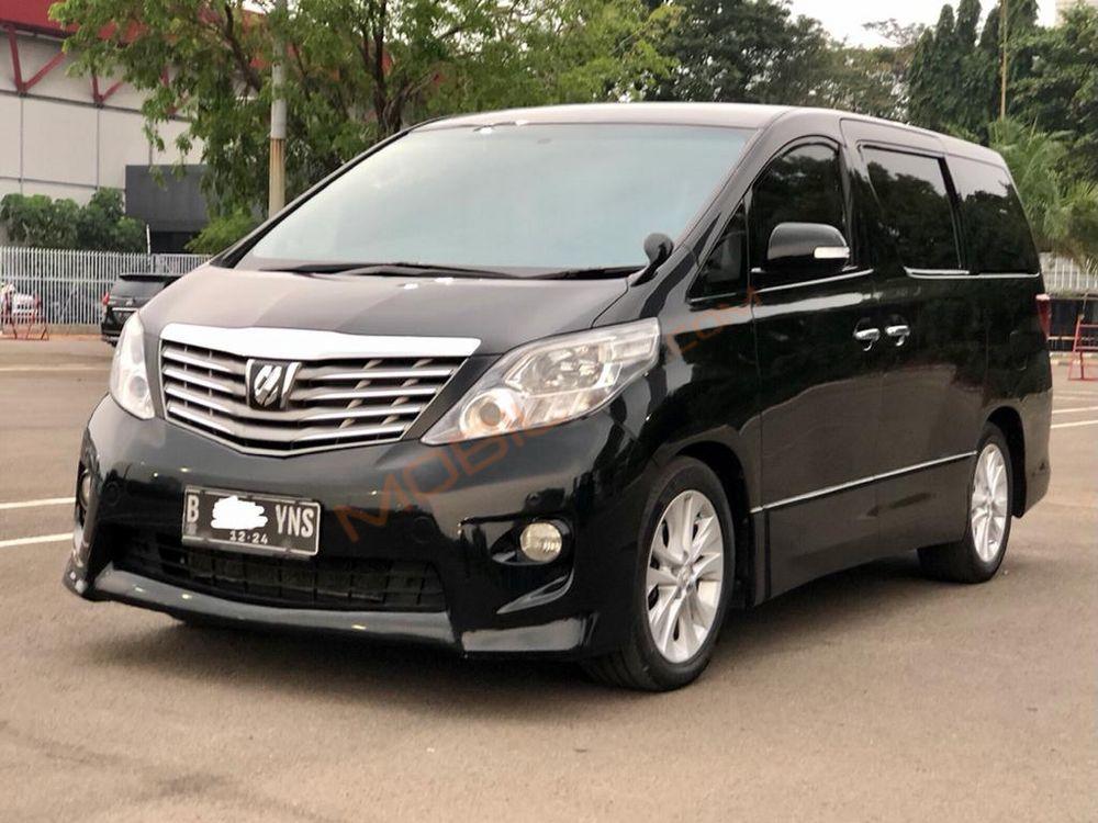 Mobil Toyota Alphard 2009