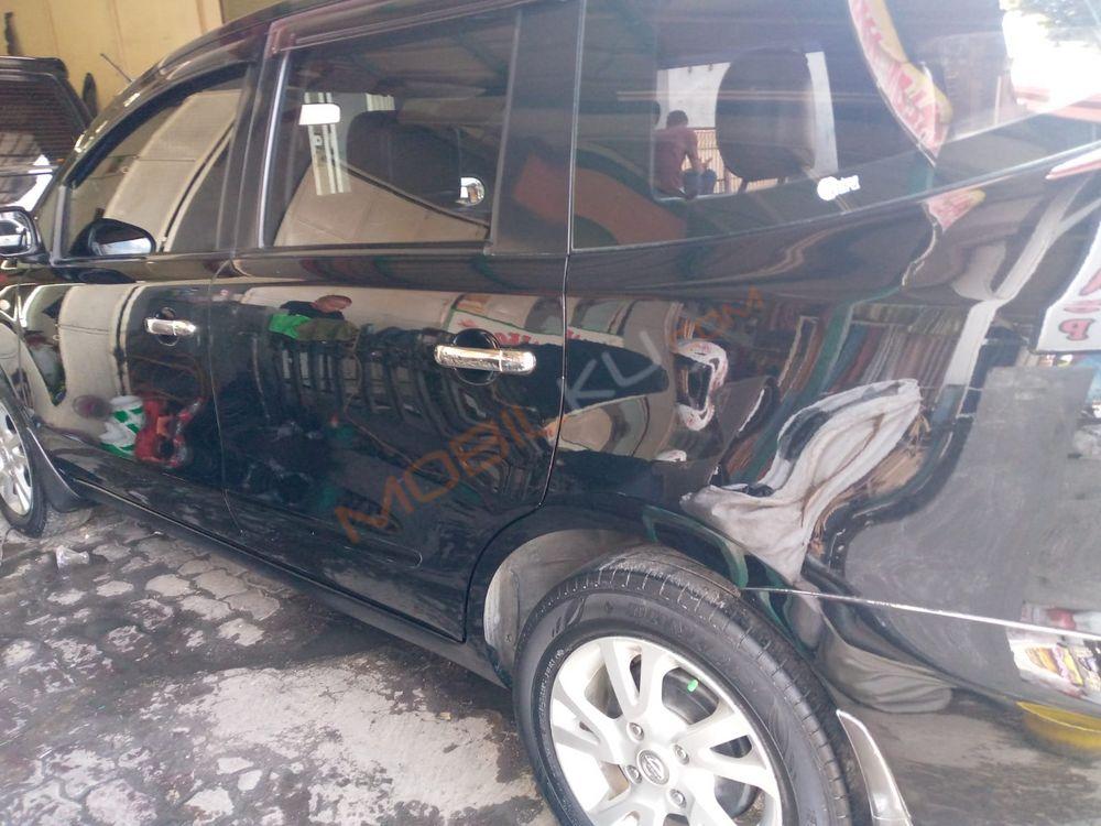 Mobil Nissan Grand Livina 2011