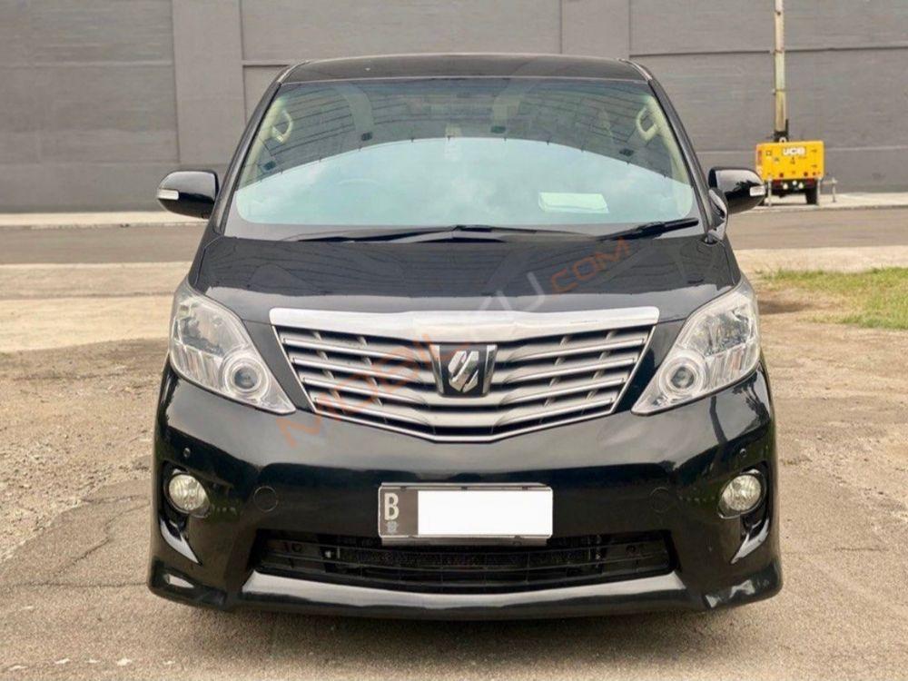 Mobil Toyota Alphard 2009