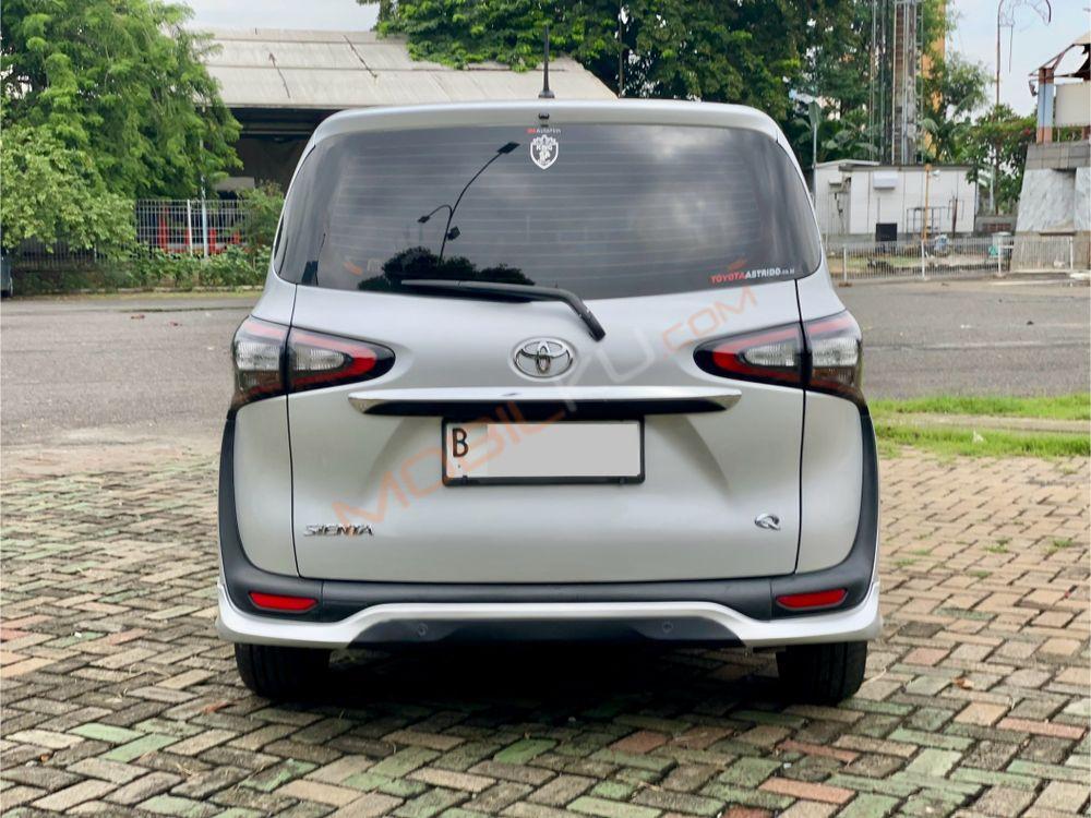 Mobil Toyota Sienta 2019