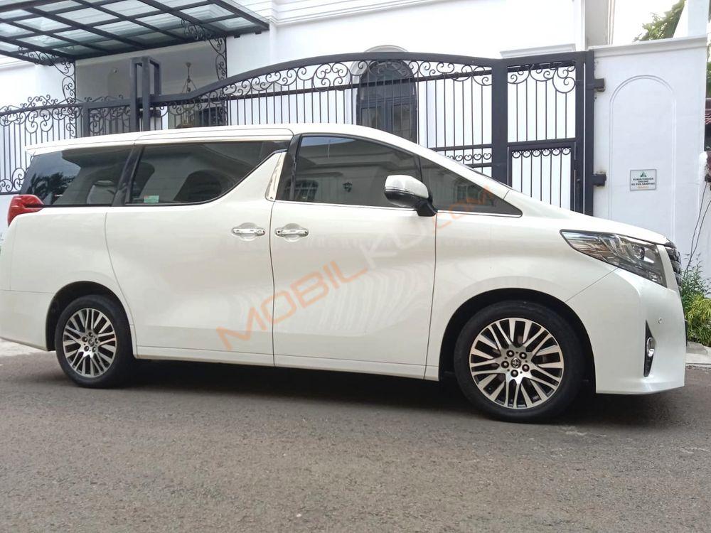 Mobil Toyota Alphard 2016