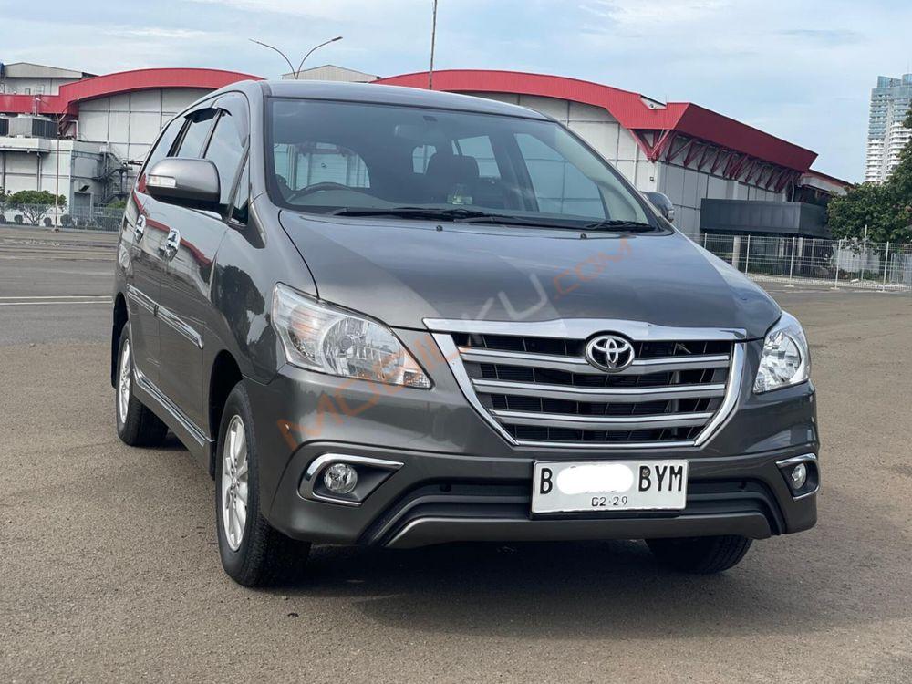 Mobil Toyota Kijang Innova 2014