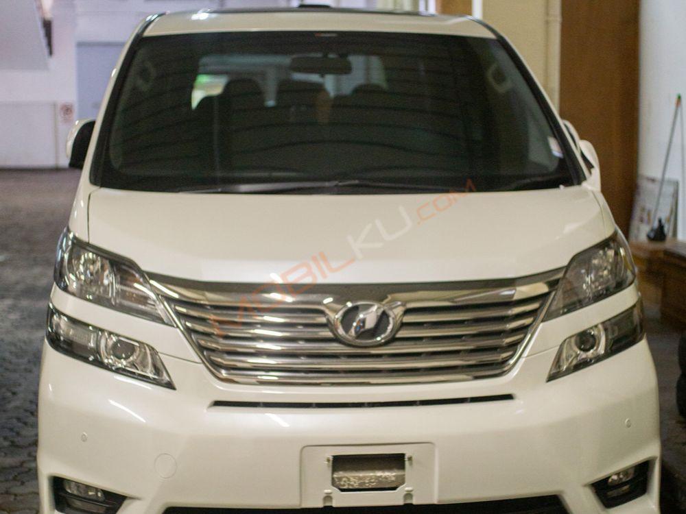 Mobil Toyota Vellfire 2011
