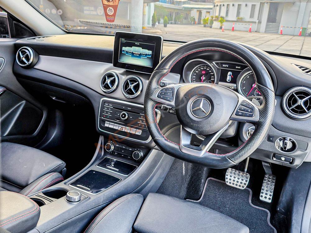 Mobil Mercedes-Benz CLA 2016