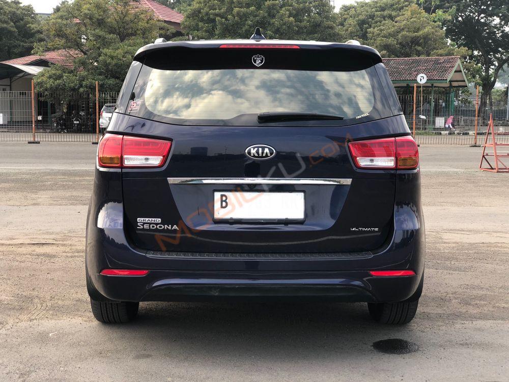 Mobil Kia Sedona 2017