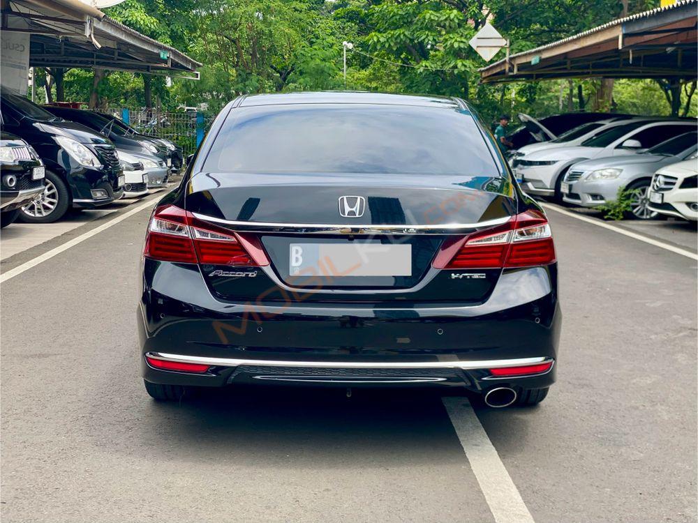 Mobil Honda Accord 2016