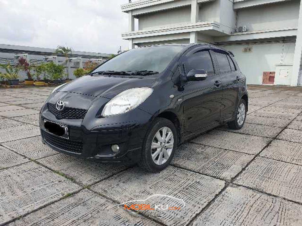 Mobil Toyota Yaris 2010