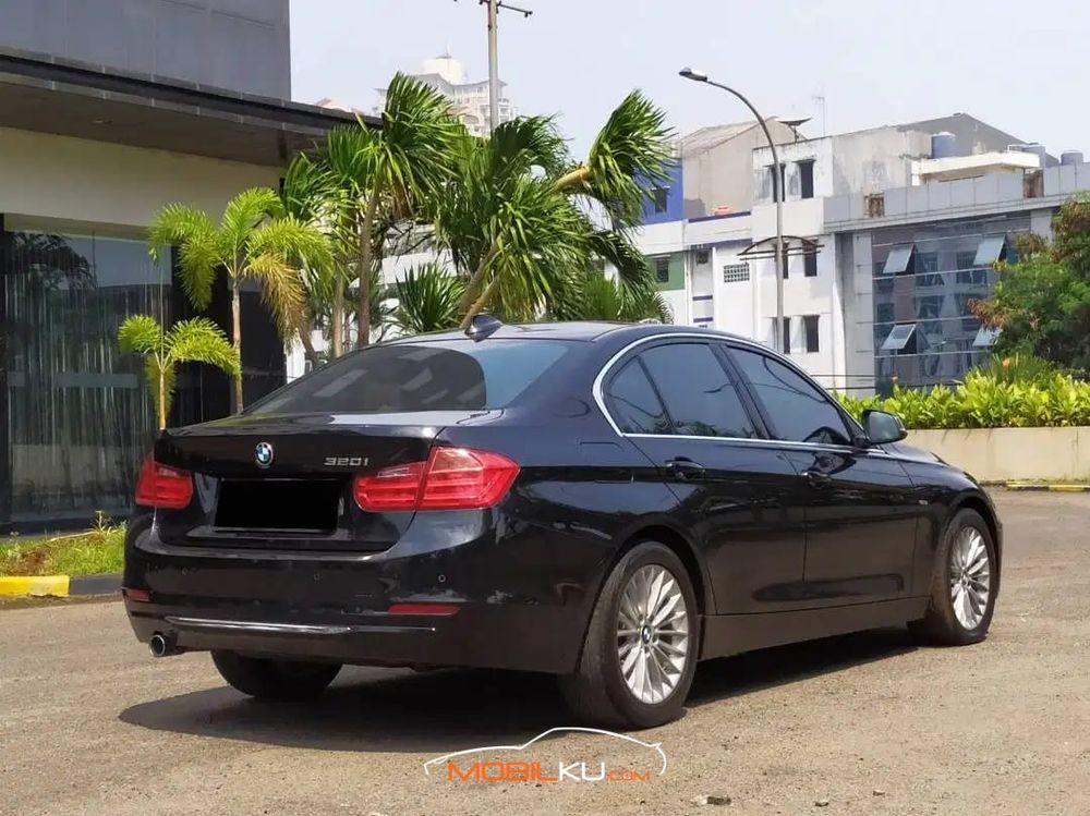 Mobil BMW 3 Series 2014