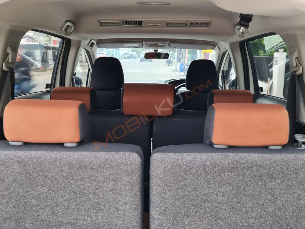 Mobil Toyota Sienta 2017
