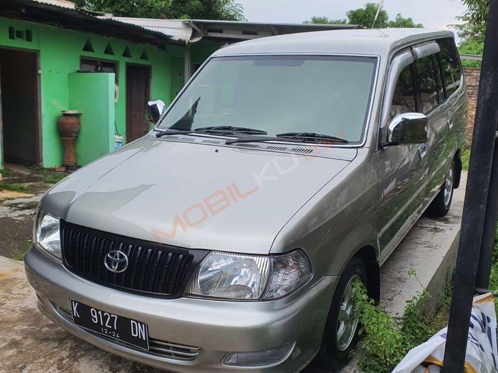 Mobil Toyota Kijang 2003