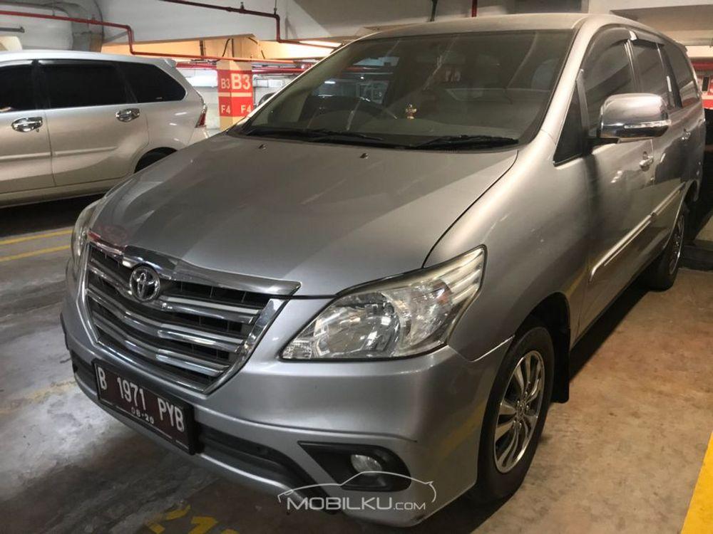 Mobil Toyota Kijang Innova 2015