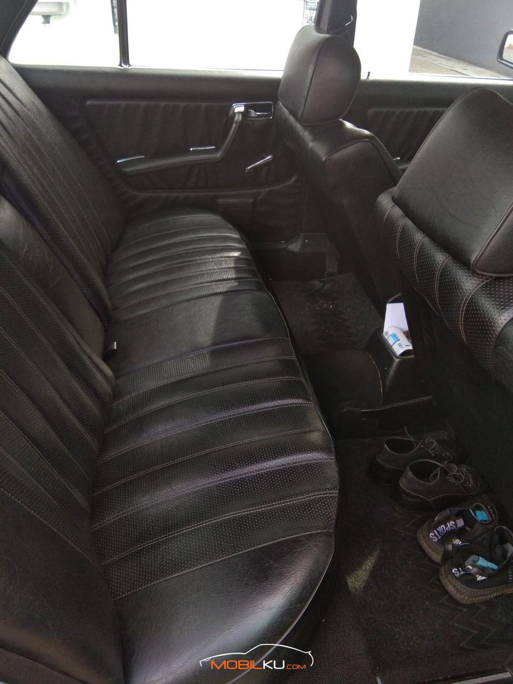 Mobil Mercedes-Benz E-Class 1982