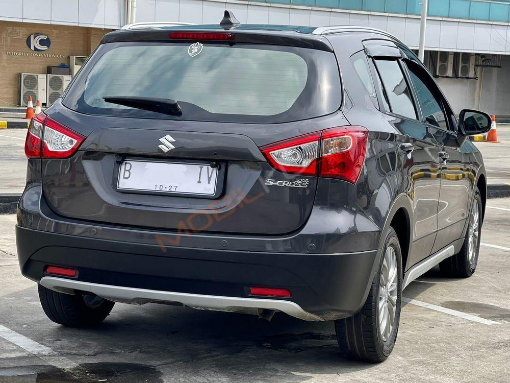 Mobil Suzuki SX4 2017