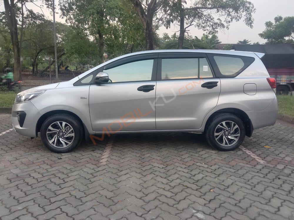 Mobil Toyota Kijang Innova 2021