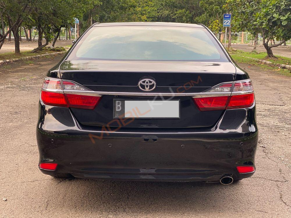 Mobil Toyota Camry 2015