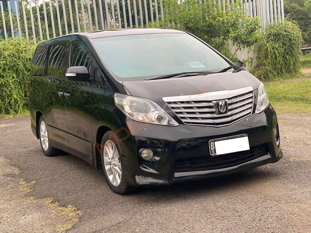 Mobil Toyota Alphard 2009