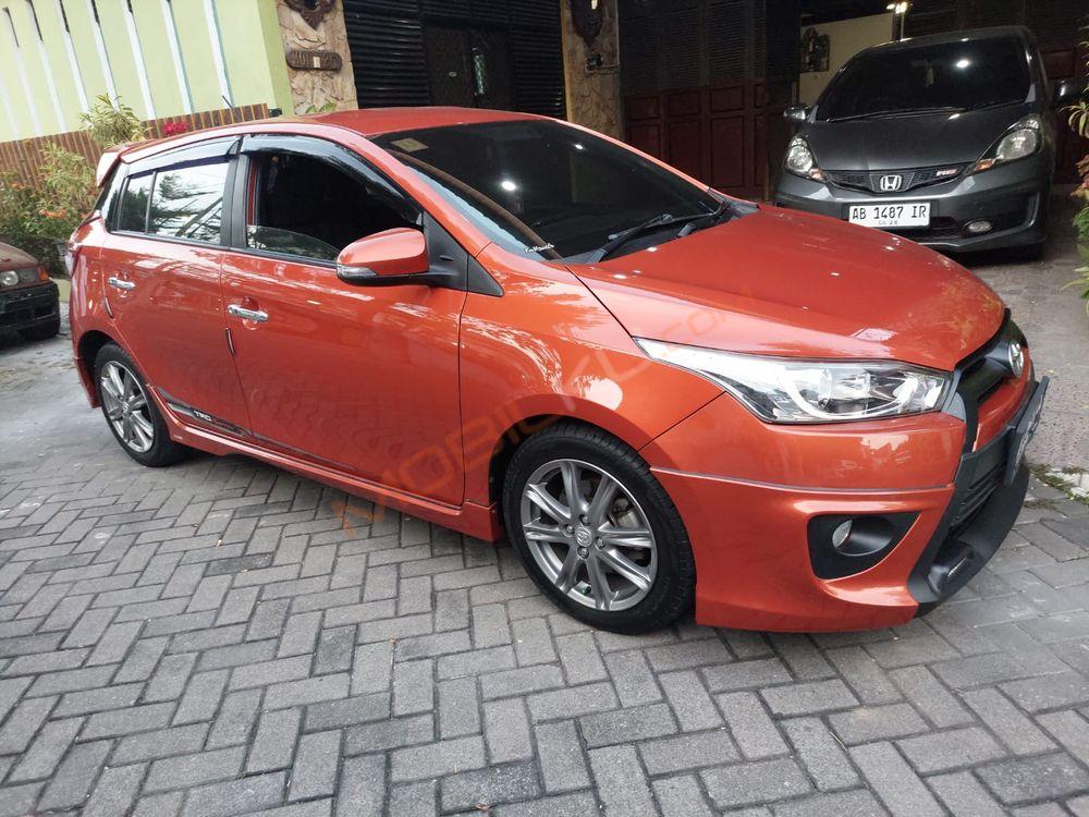 Mobil Toyota Yaris 2015