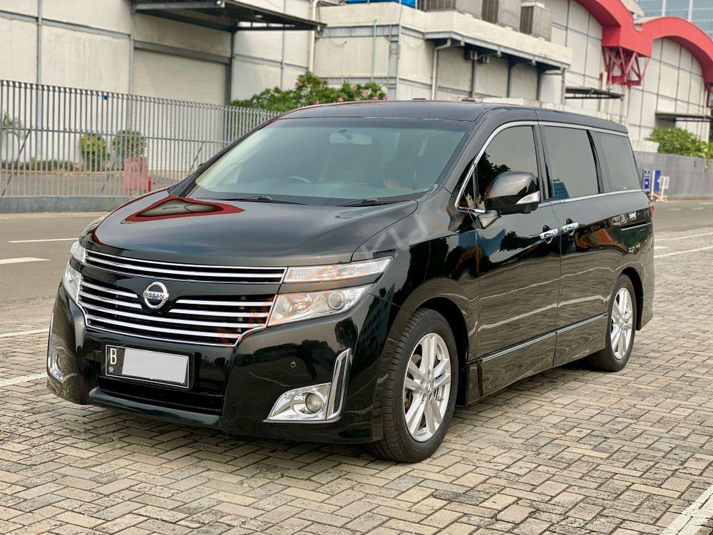 Mobil Nissan Elgrand 2013