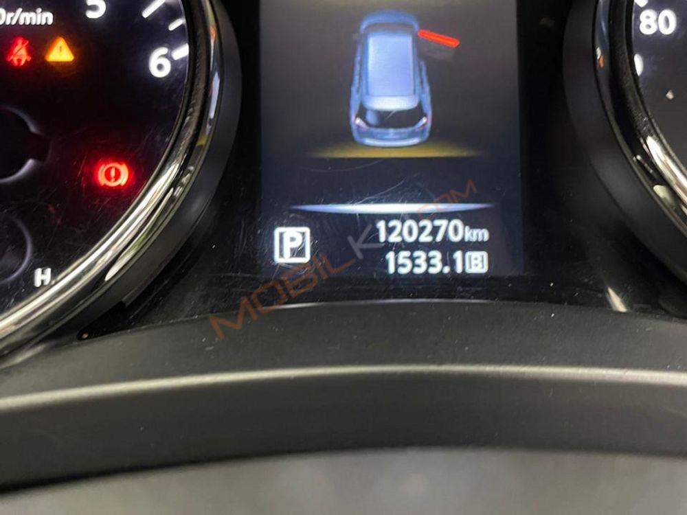 Mobil Nissan X-Trail 2014