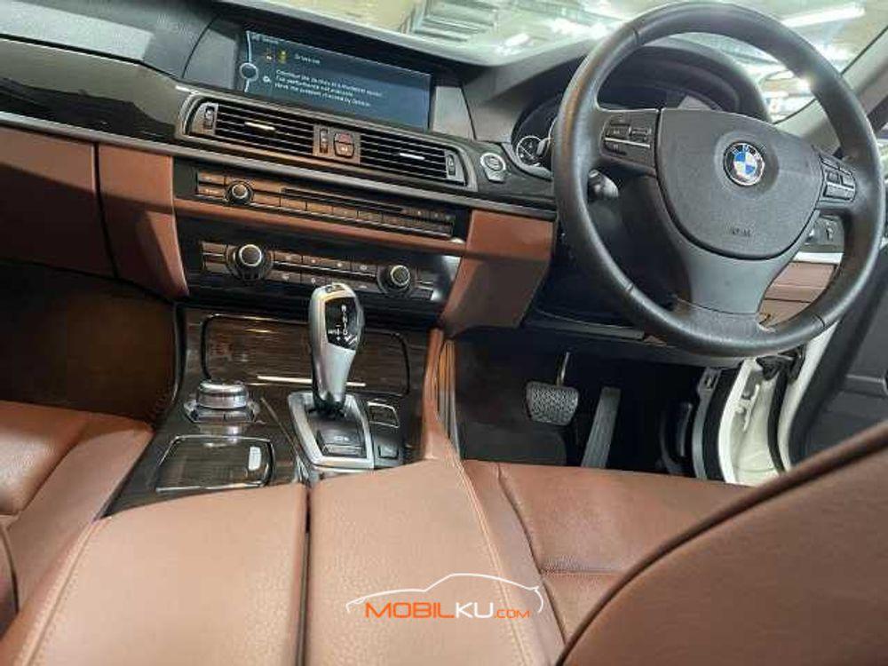 Mobil BMW 5 Series 2012