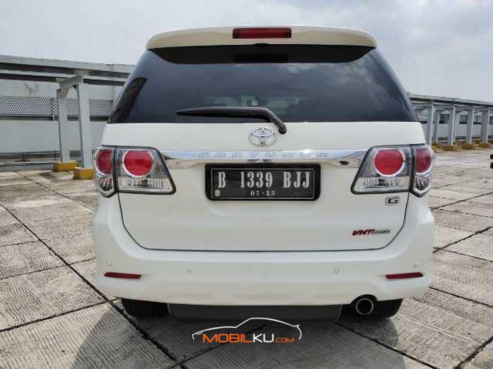 Mobil Toyota Fortuner 2013