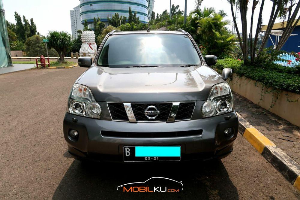 Mobil Nissan X-Trail 2011