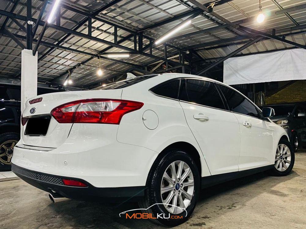 Mobil Ford Focus 2013