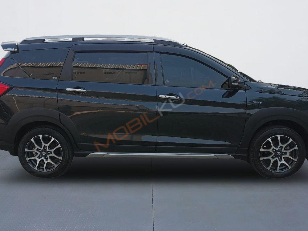 Mobil Suzuki XL7 2022