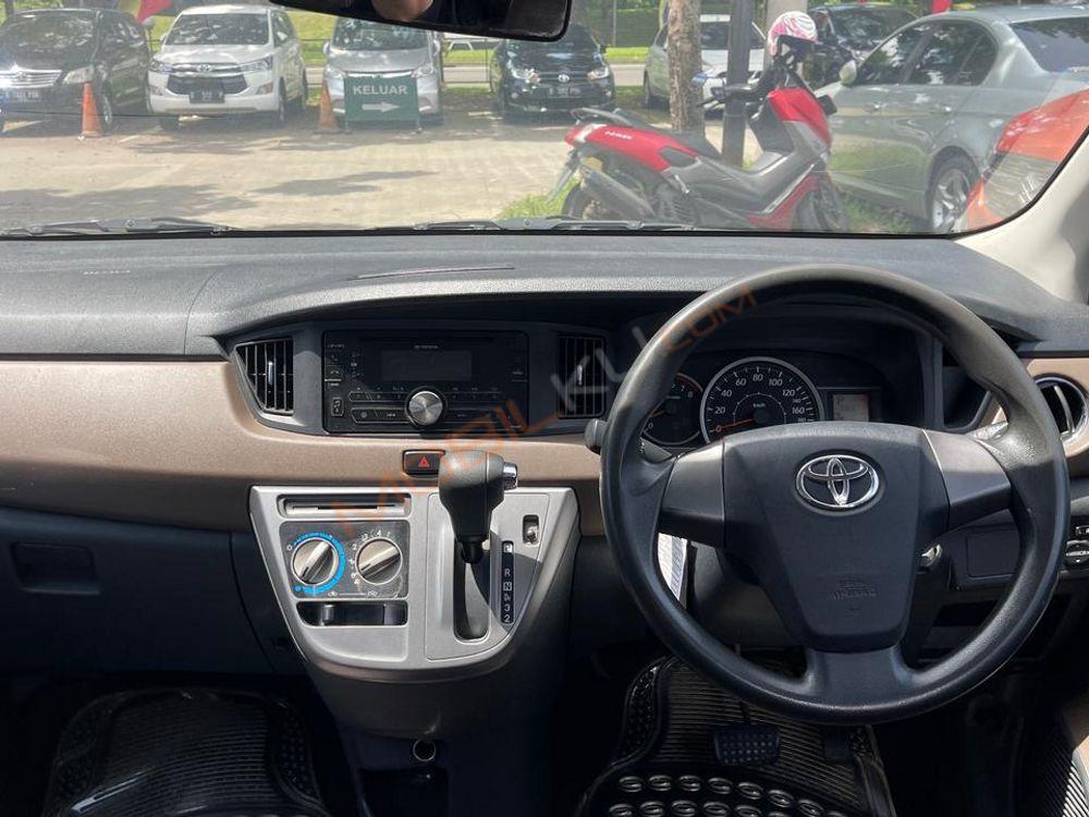 Mobil Toyota Calya 2017