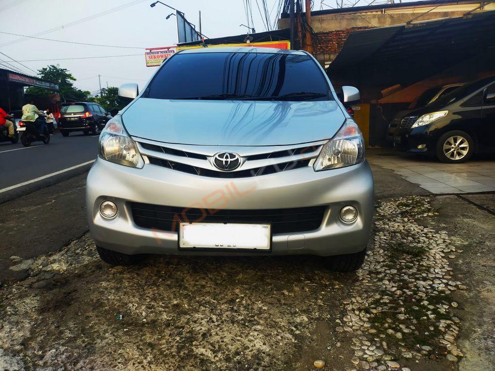 Mobil Toyota Avanza 2012