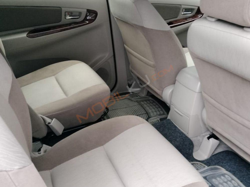 Mobil Toyota Kijang Innova 2014