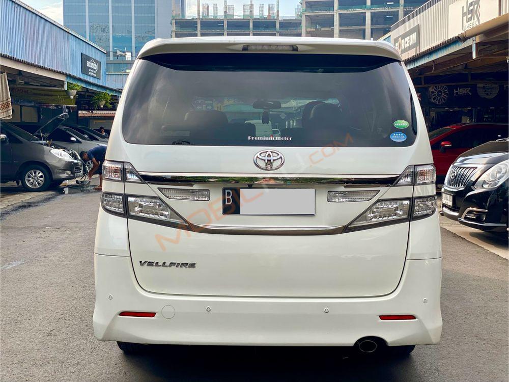 Mobil Toyota Vellfire 2015