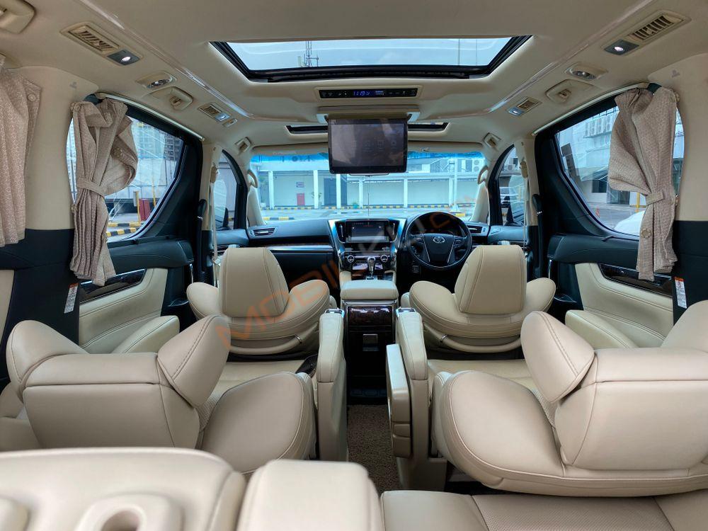 Mobil Toyota Alphard 2020