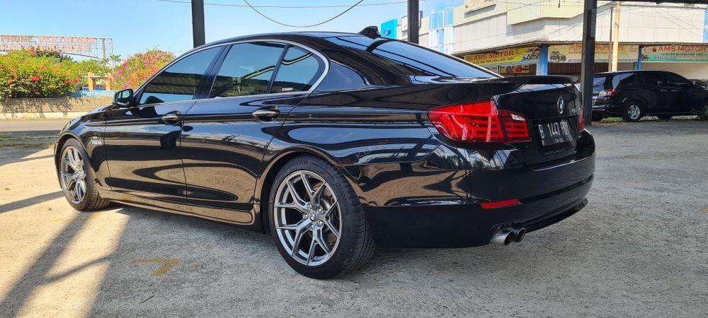 Mobil BMW 5 Series 2012